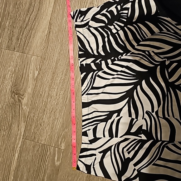 Susan Graver 2XP black and white womens plus size skirt!! - Picture 4 of 4